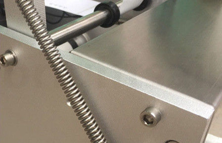De Machine van de cilinderdesktop 10pcs/Min Semi Automatic Bottle Labeling